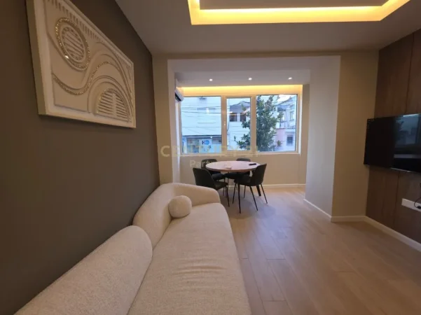 Tirane, jepet me qera apartament 1+1 Kati 1, 55 m² 700 € 