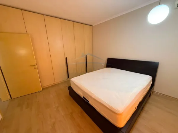 Tirane, jepet me qera apartament 2+1+Ballkon Kati 4, 110 m² 800 € (Komuna e Parisit)