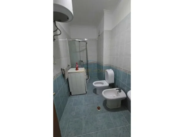 Tirane, jepet me qera apartament 2+1 Kati 1, 90 m² 550 € (ASTIR)