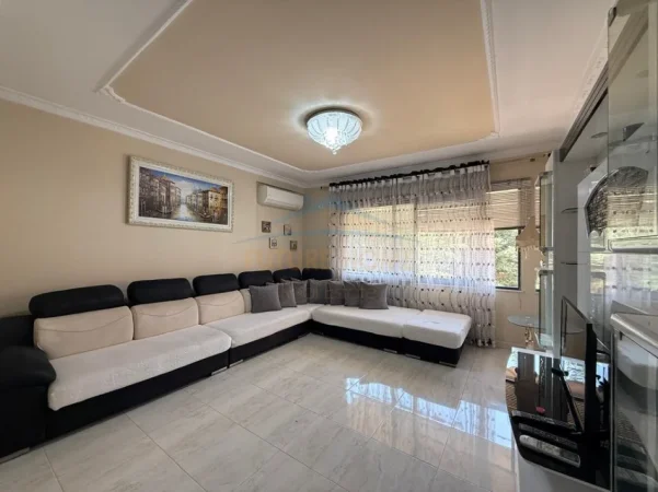 Tirane, jepet me qera apartament 2+1 Kati 2, 103 m² 550 € 