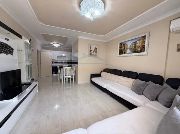 Tirane, jepet me qera apartament 2+1 Kati 2, 103 m² 550 € 