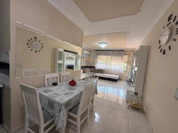 Tirane, jepet me qera apartament 2+1 Kati 2, 103 m² 550 € 
