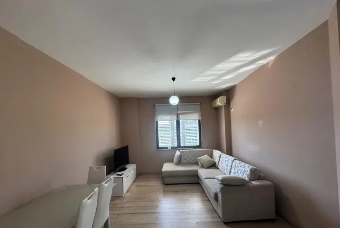 Tirane, jepet me qera apartament 1+1 Kati 4, 65 m² 500 € (Ish Stacion Treni)