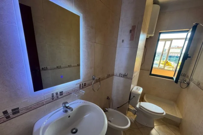 Tirane, jepet me qera apartament 1+1 Kati 4, 65 m² 500 € (Ish Stacion Treni)
