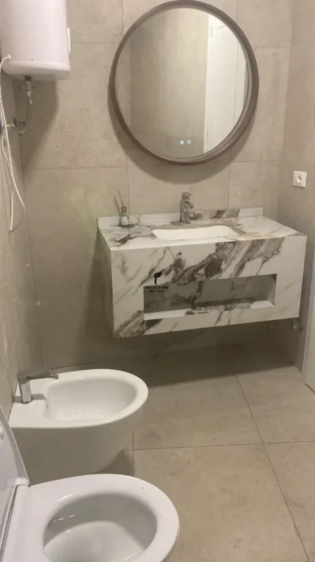 Tirane, jepet me qera zyre Kati 3, 108 m² 1.600 € (LAKE VIEW)