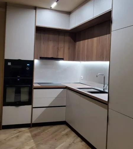 Tirane, jepet me qera apartament 2+1 , 120 m² 1.500 € 