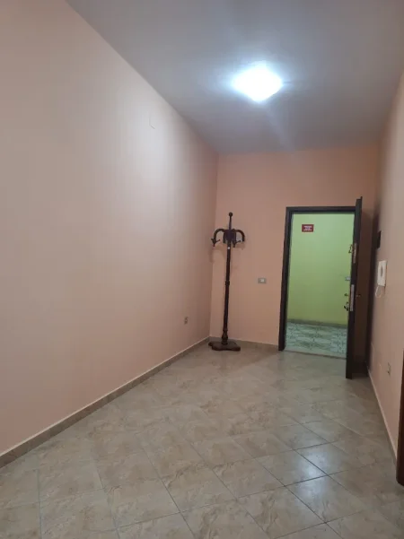 Tirane, jepet me qera 1+1 Kati 2, 110 m² (KODRA E DIELLIT)