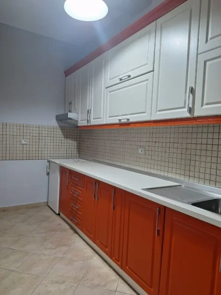 Tirane, jepet me qera 1+1 Kati 2, 110 m² (KODRA E DIELLIT)