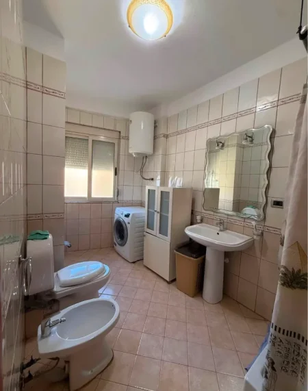 Tirane, jepet me qera apartament 1+1 Kati 2, 600 € (Rruga Mine Peza)