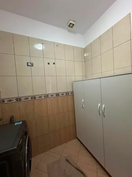 Tirane, shitet apartament 2+1+Ballkon Kati 8, 118 m² 190.000 € (Ali Demi)