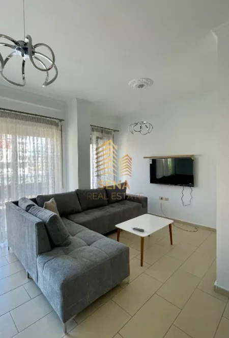 Tirane, jepet me qera apartament 1+1+Ballkon Kati 4, 70 m² 800 € (Rruga e Kavajes)