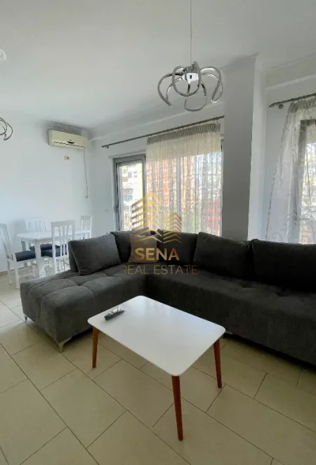 Tirane, jepet me qera apartament 1+1+Ballkon Kati 4, 70 m² 800 € (Rruga e Kavajes)