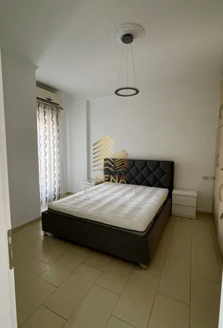 Tirane, jepet me qera apartament 1+1+Ballkon Kati 4, 70 m² 800 € (Rruga e Kavajes)