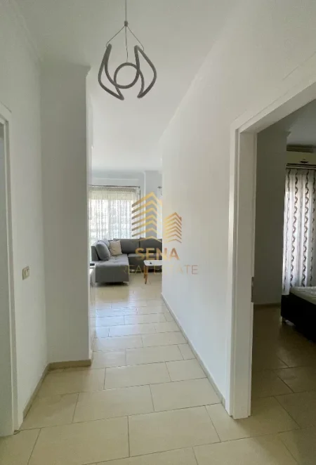 Tirane, jepet me qera apartament 1+1+Ballkon Kati 4, 70 m² 800 € (Rruga e Kavajes)