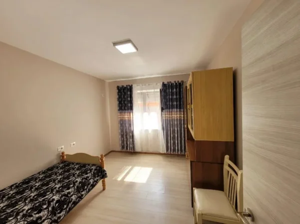 Tirane, jepet me qera apartament 2+1 Kati 2, 76 m² 650 € (Rruga Myslym Shyri)