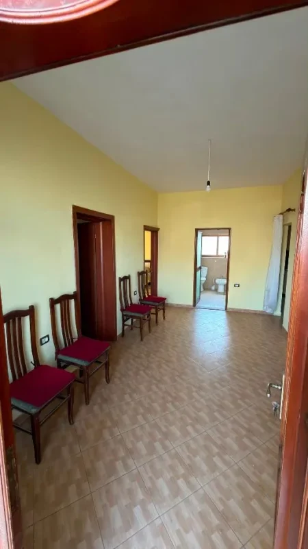 Tirane, jepet me qera apartament 2+1 Kati 3, 150 m² 450 € (Ali Demi)