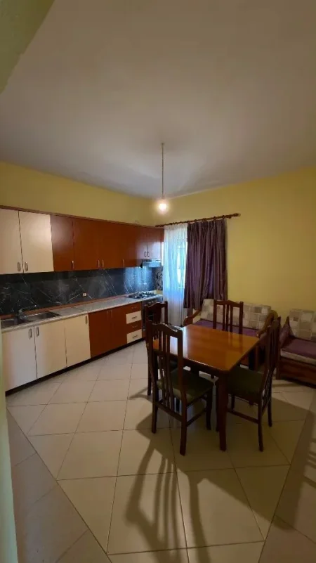 Tirane, jepet me qera apartament 2+1 Kati 3, 150 m² 450 € (Ali Demi)