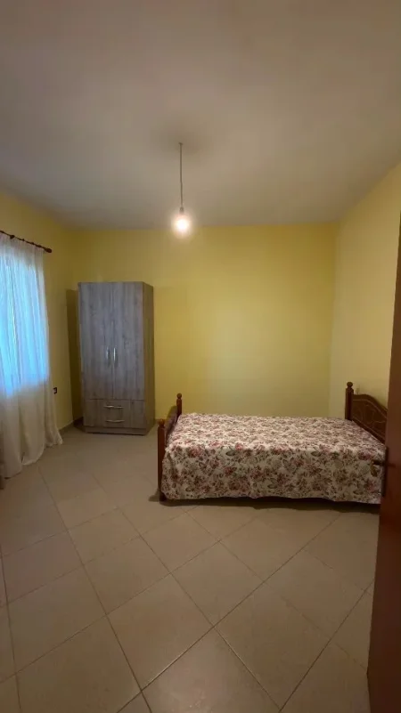 Tirane, jepet me qera apartament 2+1 Kati 3, 150 m² 450 € (Ali Demi)