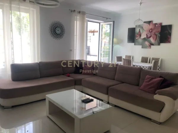 Tirane, jepet me qera apartament 2+1+Ballkon Kati 4, 90 m² 600 € (Përballë Kompleksit Vizion Plus, Don Bosko)