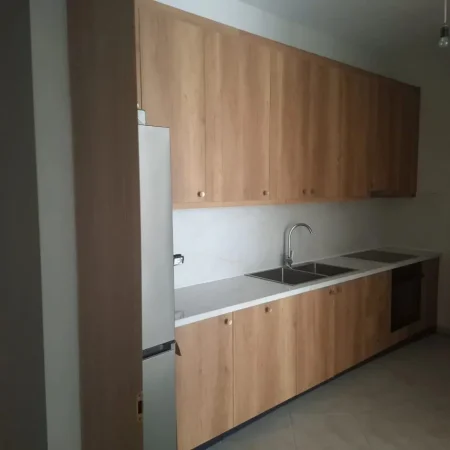 Tirane, jepet me qera apartament 2+1 Kati 3, 127 m² 450 € (Fresku)