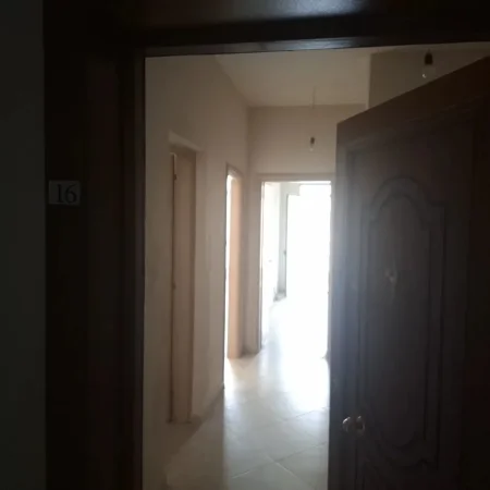 Tirane, jepet me qera apartament 2+1 Kati 3, 127 m² 450 € (Fresku)