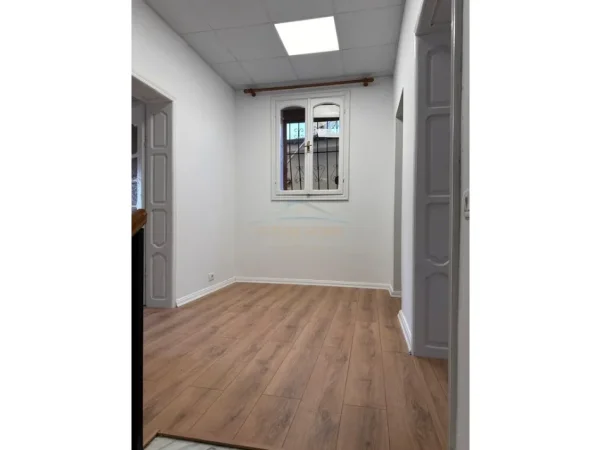 Qera, Vilë, Xhamllik, Tiranë 0696069906