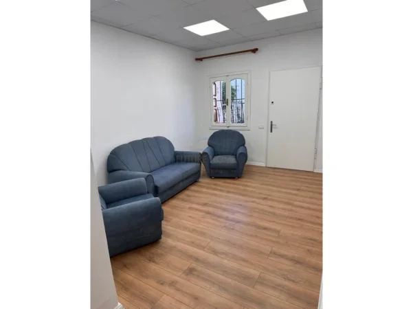 Qera, Vilë, Xhamllik, Tiranë 0696069906