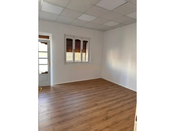Qera, Vilë, Xhamllik, Tiranë 0696069906