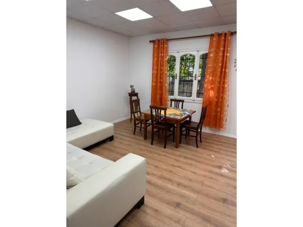 Qera, Vilë, Xhamllik, Tiranë 0696069906
