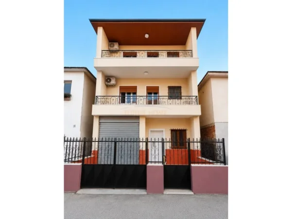 Qera, Vilë, Xhamllik, Tiranë 0696069906