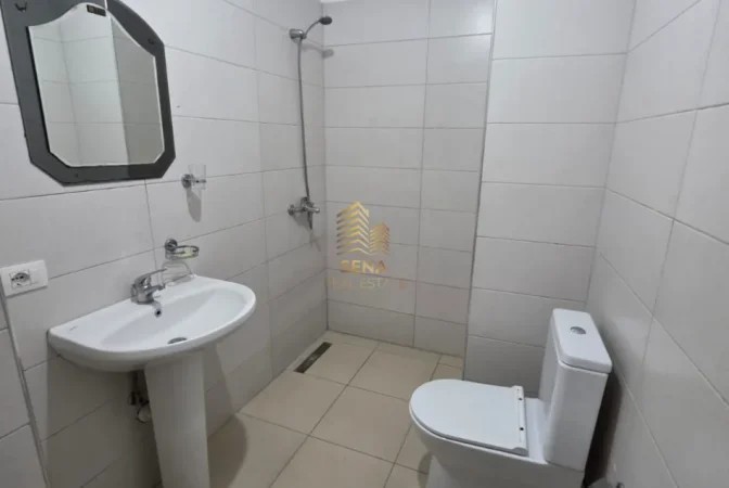 Tirane, jepet me qera apartament 1+1+Ballkon Kati 4, 80 m² 450 € (Astir, Kompleksi Jolla)