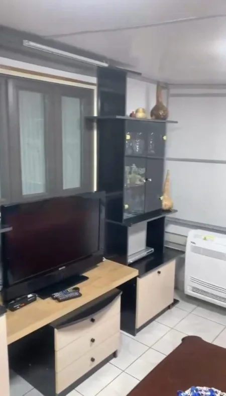 Tirane, jepet me qera apartament 1+1 Kati 3, 60 m² 400 € (QSUT)