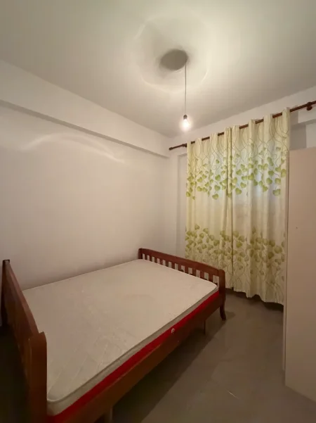 Tirane, jepet me qera apartament 1+1+Ballkon Kati 1, 70 m² 300 € (Yzberisht)