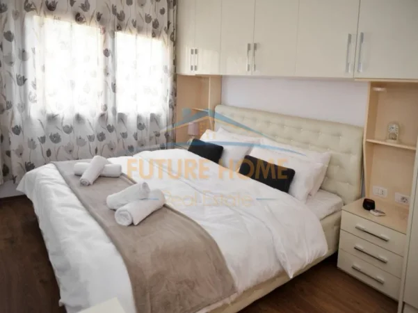 Tirane, jepet me qera apartament 1+1+Ballkon Kati 3, 75 m² 700 € (Qender)