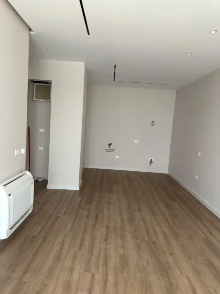 Tirane, jepet me qera apartament 1+1 Kati 4, 75 m² 750 € (KOMUNA E PARISIT)