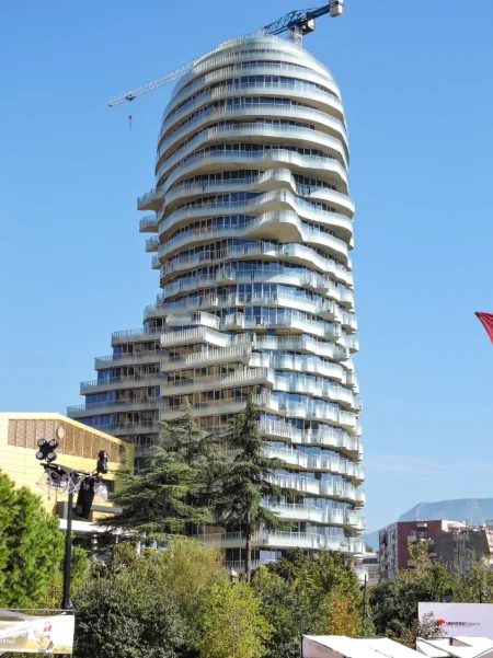 Tirane, shitet apartament 1+1 , 119 m² 487.700 € (Qendër)