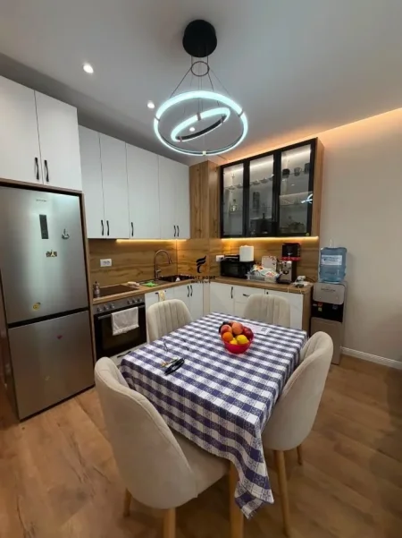 Tirane, jepet me qera apartament 1+1 Kati 9, 78 m² 700 € (ZOGU I ZI)