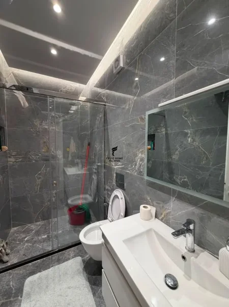 Tirane, jepet me qera apartament 1+1 Kati 9, 78 m² 700 € (ZOGU I ZI)