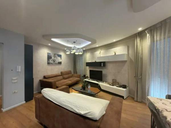Tirane, jepet me qera apartament 2+1 Kati 5, 92 m² 800 €