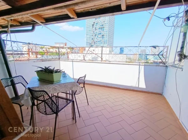 Tirane, jepet me qera apartament duplex 3+1+Ballkon Kati 8, 152 m² 1.300 € (Rruga e Elbasanit, prane Mullirit te Vjeter)