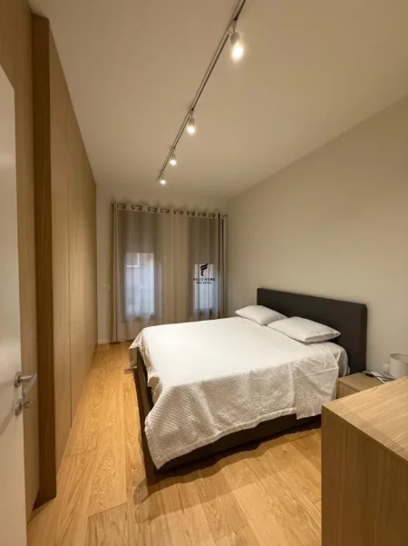 Tirane, jepet me qera apartament 2+1 Kati 3, 100 m² 1.300 € (RRUGA E KOSOVAREVE)