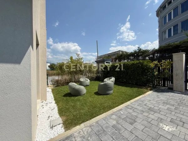 Tirane, jepet me qera Vile Vile 3 Katshe Kati 3, 185 m² 4.500 € (Liqeni i Thate)