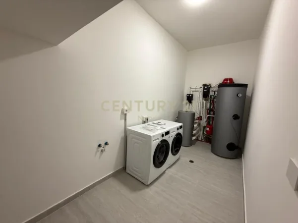 Tirane, jepet me qera Vile Vile 3 Katshe Kati 3, 185 m² 4.500 € (Liqeni i Thate)