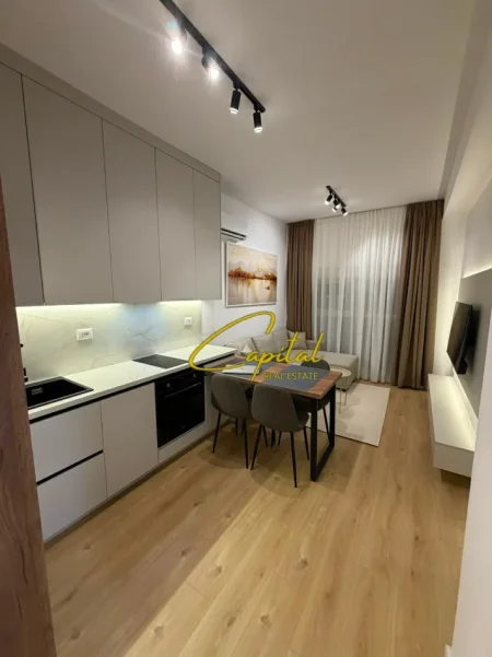 Tirane, jepet me qera apartament 1+1 Kati 6, 50 m² 450 € (ALI DEMI)
