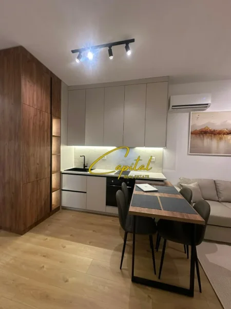 Tirane, jepet me qera apartament 1+1 Kati 6, 50 m² 450 € (ALI DEMI)