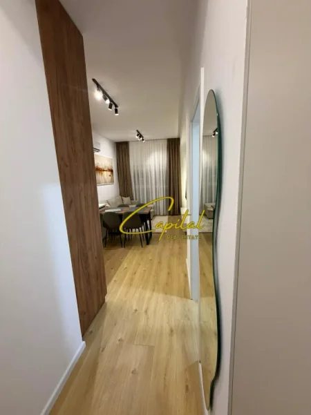 Tirane, jepet me qera apartament 1+1 Kati 6, 50 m² 450 € (ALI DEMI)
