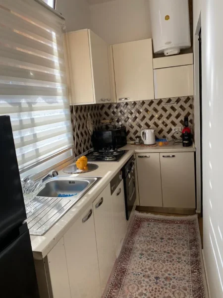 Tirane, jepet me qera apartament 2+1 Kati 8, 70 m² 800 € (Rruga e Barrikadave)