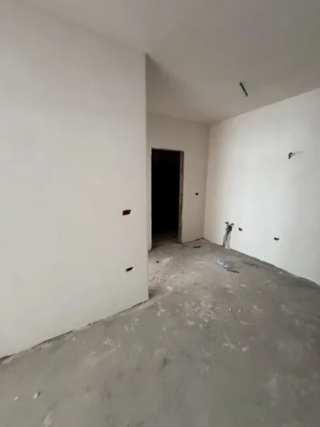 Tirane, shitet apartament 1+1+Ballkon Kati 4, 70 m² 82.250 € (Paskuqan)