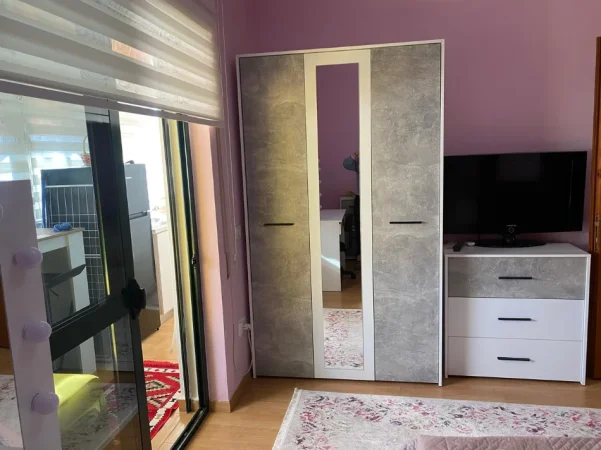 Tirane, jepet me qera apartament 2+1 Kati 8, 70 m² 800 € (Rruga e Barrikadave)