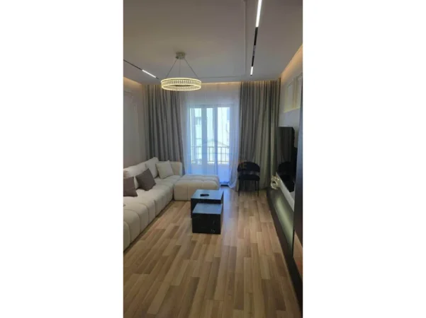 Tirane, jepet me qera apartament 2+1 Kati 7, 117 m² 1.100 € (Unaza e Re)